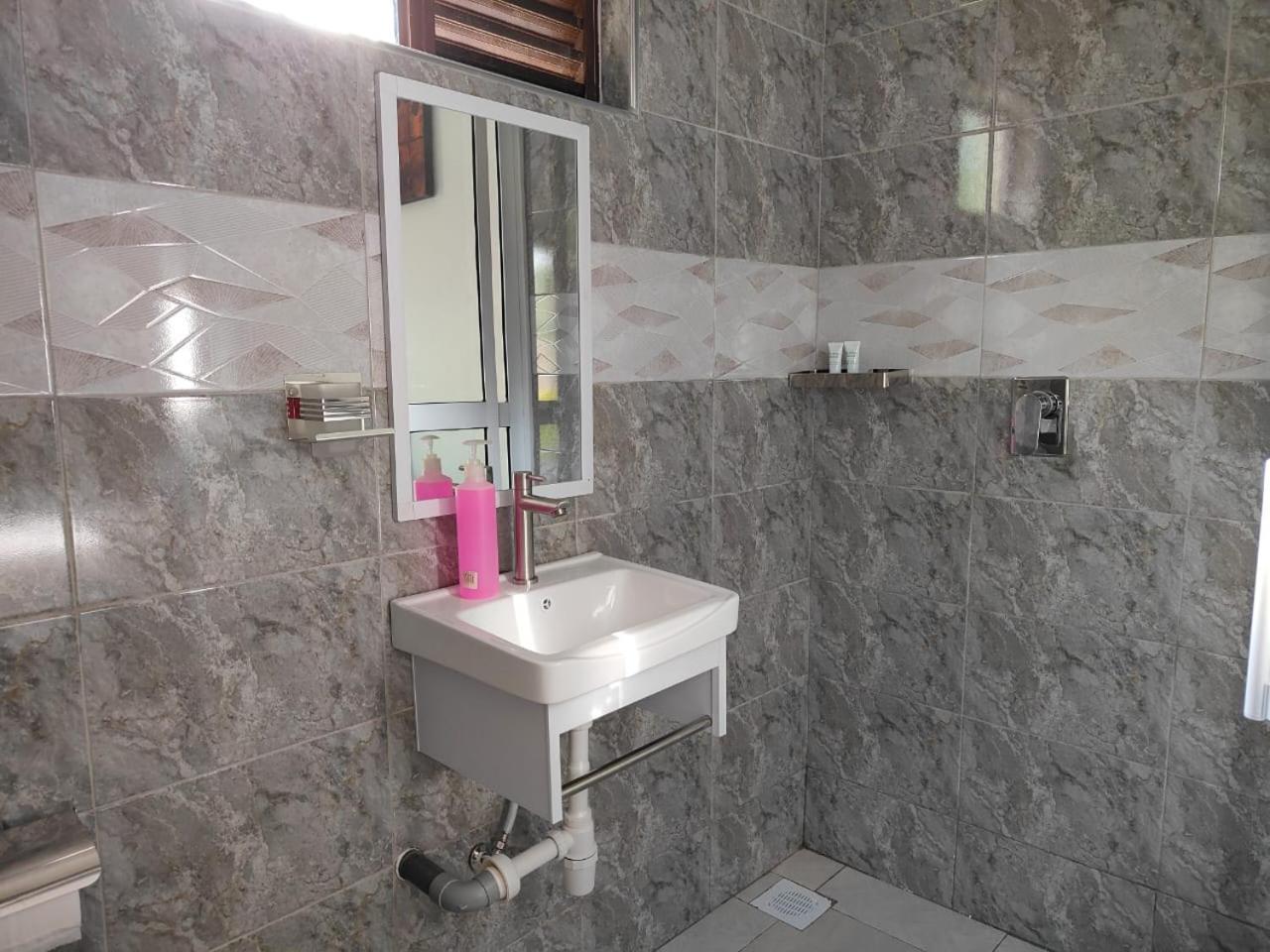 Milimani Drive Livings Apartment Kisumu Exterior photo